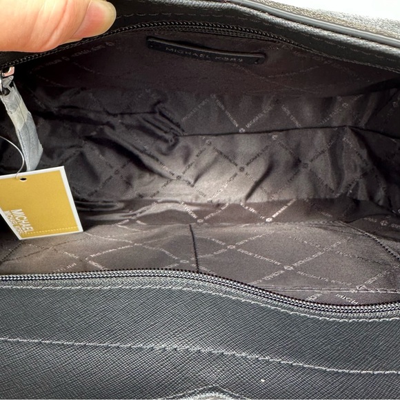 Michael Kors purse wallet and keychain - Picture 9 of 12